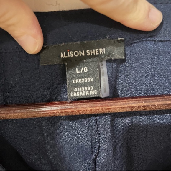 Alison Sheri cap sleeve navy shirt with faux buttons size large - Picture 5 of 9